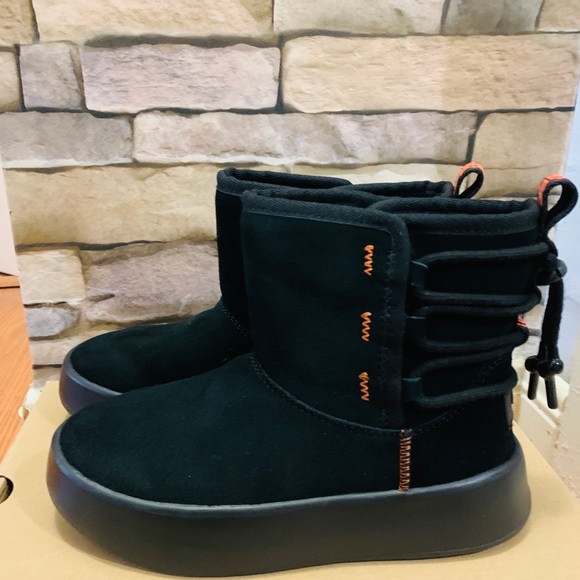 Authentic UGG BOOM Ankle lace back boots NIB - Picture 2 of 13